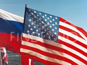 Флаги России и США. Фото: i-g-t.org