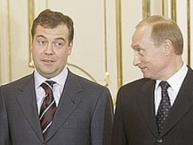Медведев и Путин. Фото: "Коммерсант"