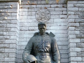 Бронзовый солдат. Фото: upload.wikimedia.org