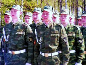 Солдаты. Фото: Виктор Шамаев, Каспаров.Ru