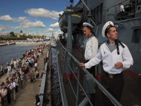 Моряки Балтийского флота. Фото с сайта www.photopolygon.com