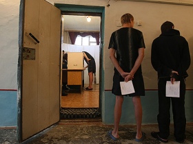 Голосование в СИЗО. Фото с сайта nnm.ru