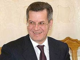 Губернатор Александр Жилкин. Фото с сайта webground.su