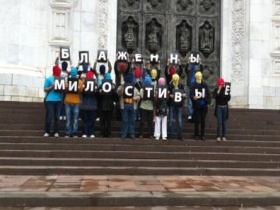 Задержания защитников Pussy Riot у храма Христа Спасителя. Фото Рустема Адагамова в "Твиттере" @adagamov
