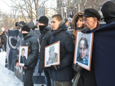 Марш памяти Маркелова и Бабуровой 2013 года. Фото: may-antiwar.livejournal.com