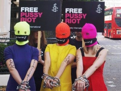 Акция в защиту Pussy Riot в Брюсселе. Фото: hbvl.be