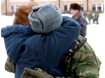 Мать и солдат Фото: karelinform.ru