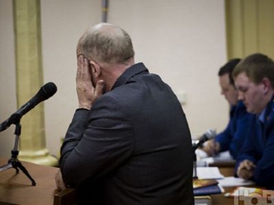 Поза стыда Опалева. Фото из блога navalny.livejournal.com