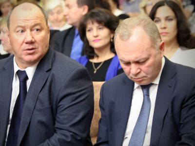 Кандидат Знатков и лидер новосибирской "ЕР" Морозов (слева). Фото: Тайга.инфо