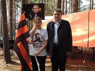 Депутат Е.Федоров с соратницей на Селигере. Источник - http://rusnod.ru/
