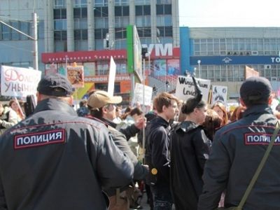 Монстрация и полиция, Новосибирск, 1.5.15. Источник - http://livebloger.ru/photo-novosibirsk