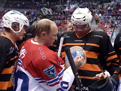 Путин на матче Ночной хоккейной лиги. Источник - http://www.kremlin.ru/events/president/news/49485
