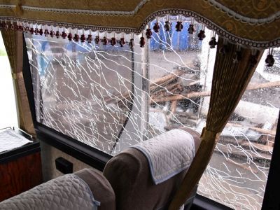 Обстрел автобуса. Фото: sakhalinmedia.ru