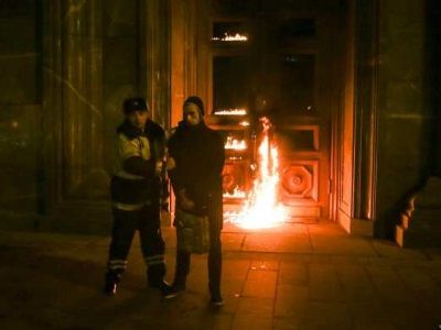 Акция Петра Павленского у входа в здание ФСБ. Фото: rusvesna.su