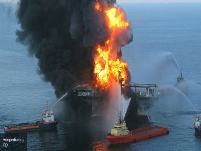 Пожар на нефтяной платформе, Фото - nation-news.ru
