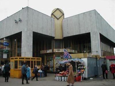 Павильоны у станции метро "Озерки". Фото: wikimapia.org