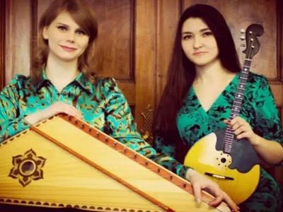 Студентки-музыканты Виолетта Михайлова и Любовь Старцева. Фото: bloknot.ru
