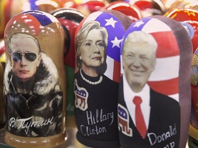 Матрешки "Выборы в США" и "Путин". Фото: АР