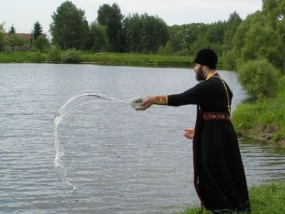 Освящение водоема. Фото: Gzheladmin.ru
