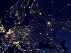 Европа и европейская часть России - вид из космоса ночью. Источник: infokart.ru