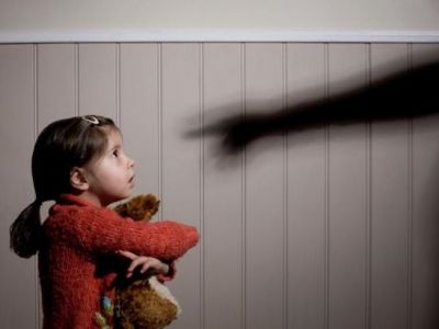 Наказание детей, семейное насилие. Фото: flytothesky.ru