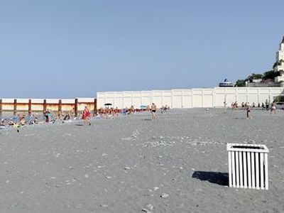 Забор вокруг "Ривьеры-6" на пляже. Фото: "Кавказский узел"