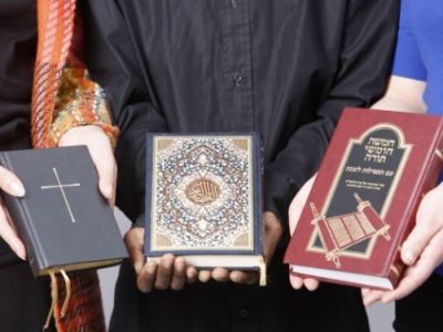 Библия, Коран, Тора. Фото: islam-today.ru