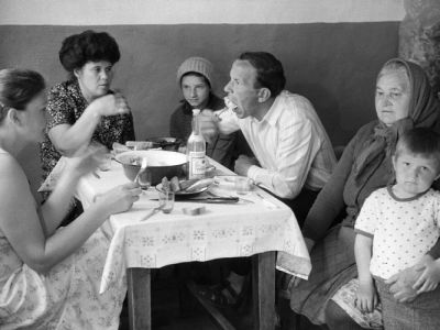 Праздник в советской семье. Фото: newsland.com