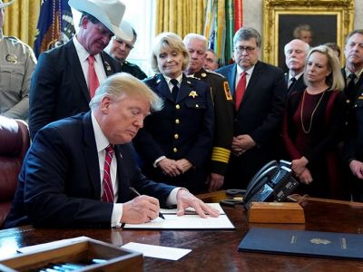 Президент Дональд Трамп в Овальном кабинете в Белом доме в Вашингтоне. Фото: REUTERS/Jonathan Ernst