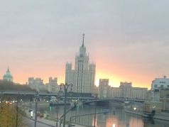Немцов мост. Рассвет. Фото: Карина Старостина