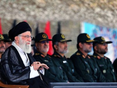 Рахбар (верховный лидер) Ирана Али Хаменеи на церемонии выпуска боевиков КСИР. Фото: t.me/sedaiemardom