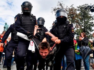 Задержания на акции 27 июля в Москве. Фото: Getty Images/AFP/A.Nemenov