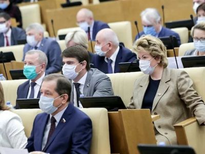 Госдума в масках. Фото: РИА Новости