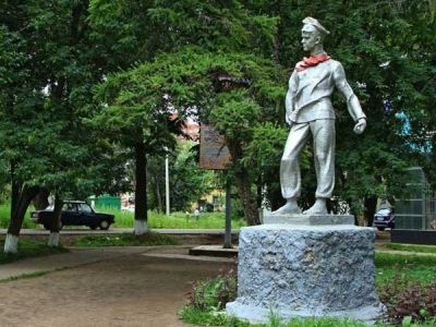 Памятник Павлику Морозову. Фото: Полит.ру