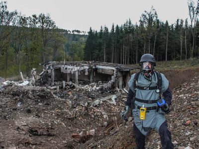 На месте взрыва боеприпасов в деревне Врбетица, 11 декабря 2014 года. Фото: EPA/CZECH REPUBLIC POLICE