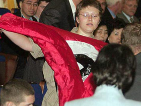 Елена Бойкова, активист НБП на газетном конгрессе в Кремле. Фото Газета.Ru (C)
