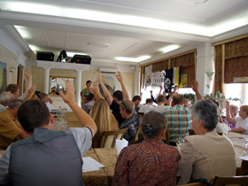 Голосование на региональной конференции. Фото: Каспаров.Ru