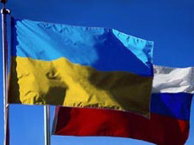 Флаги России и Украины. Фото: с сайта sportaktuell.narod.ru