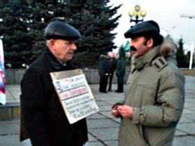Председатель омского отделения ОГФ Леонид Романов (слева). Фото: OmskNews.ru