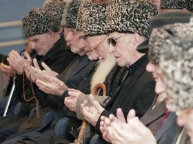 Совет старейшин. Фото с сайта pda.gzt.ru