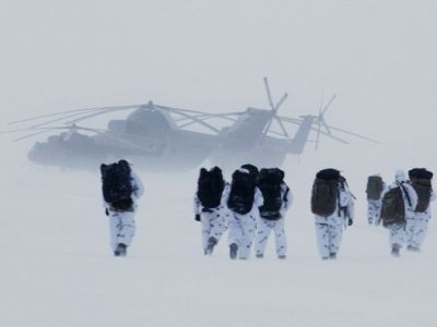 Десантники в Арктике. Фото: rg.ru.