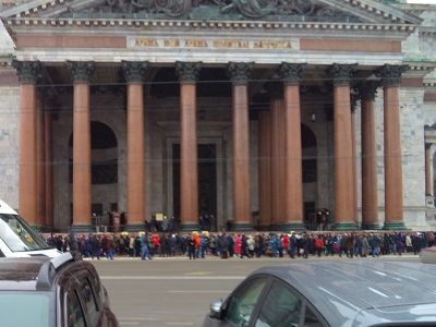 Акция "живое кольцо" в защиту статуса Исаакиевского собора, 12.2.17. Автор фото Егор Седов