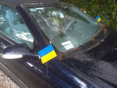 Автомобиль с украинским флагом. Фото: www.facebook.com/ProfessorLebedinsky