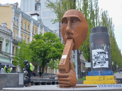 Памятник Путину "Zастрелись!" в Киеве. Фото: www.ukrinform.ru
