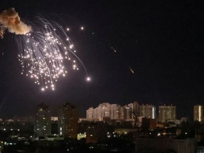 Взрыв дрона виден в небе над Киевом, 10 сентября 2023 года. Фото: Gleb Garanich / Reuters