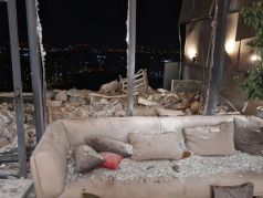 Последствия попадания сбитого беспилотника в одной из квартир в Соломенском районе Киева, 22 декабря 2023 года. Фото: Kyiv City Military Administration / EPA